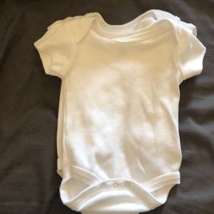 Set of 3 white bodysuit 0-3 mos
